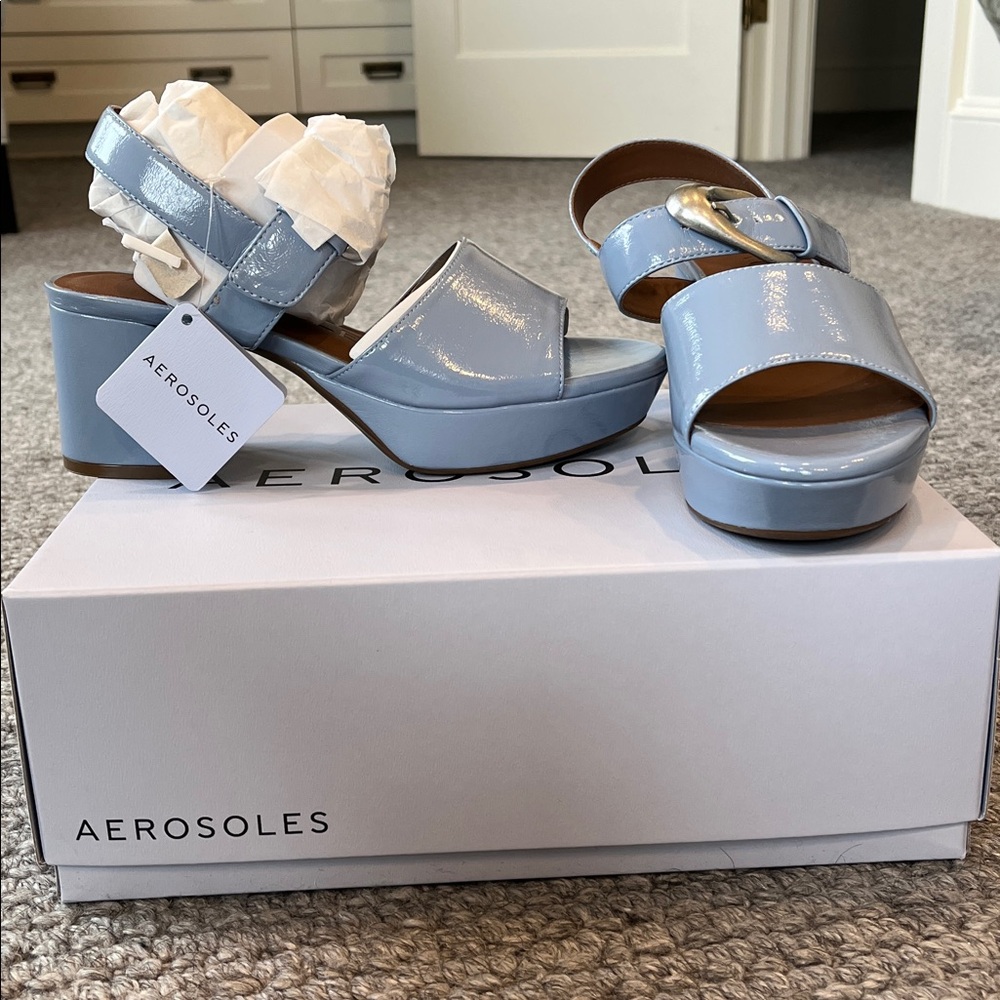 NIB AEROSOLES Chamber Dusty Blue Patent Platform Sandals